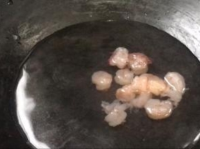 虾仁冷水下锅煮熟