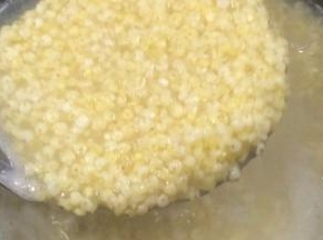 小米煮至浓稠粥状