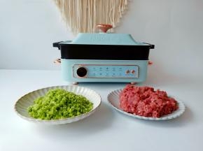 猪肉与芹菜分别剁成末。