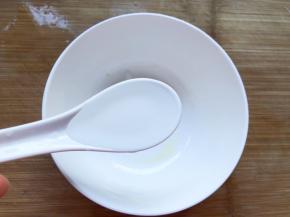 现在做酱汁，清水2勺