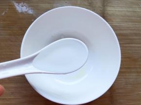 现在做酱汁，清水2勺