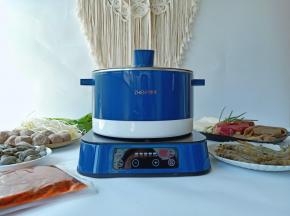 选择家人喜欢的配菜了了好多，丸子、毛肚、对虾、花蛤、牛肉等……