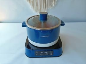 选择火锅功能键，盖上盖子加热。