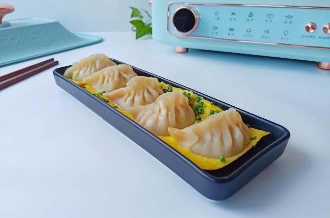 蛋抱芹菜猪肉饺