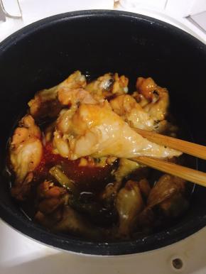 做好的奥尔良鸡腿，味道不错哦，我家宝贝吃了六七个呢！用汤汁儿来浇米饭也特别美味，喜欢的可以试试哦！