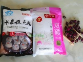 食材：水晶糕粉200克、水520克、绵白糖50克、玫瑰花10克。