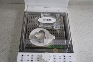 放入蒸锅，时间设置12分钟，我用的是蒸汽蒸锅，这锅火力比较大，时间比较短，如果用普通的蒸锅，根据火力适量的增减时间。