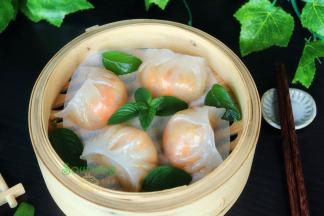 晶莹剔透的水晶虾饺，鲜香肉滑，太好吃了。