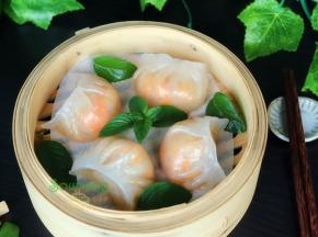 晶莹剔透的水晶虾饺，鲜香肉滑，太好吃了。