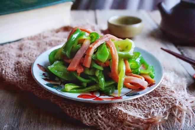 轻食蚝油火腿炒菜椒