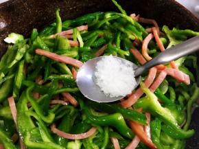 加白糖提鲜增香。