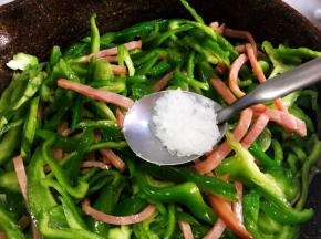 加白糖提鲜增香。