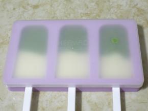 盖上盖子，放入冰箱冷冻24小时以上。