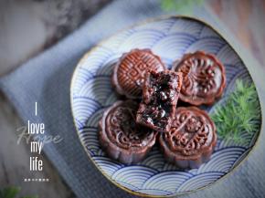 掰开之后就有巧克力流心哦，味道超级浓郁。