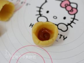 挤入7克流心馅。