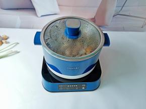 透过盖子看着饺子变成透明就可以出锅了。