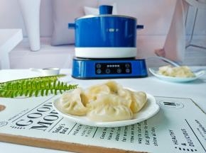 蒸好的饺子个个晶莹剔透。