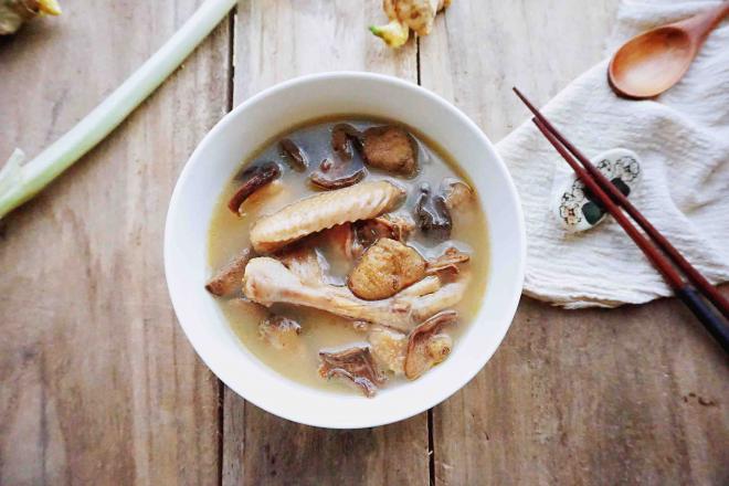 秋季养生小鸡炖山蘑