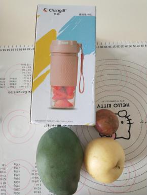 材料备齐，没有雪梨也可以用黄冠梨。