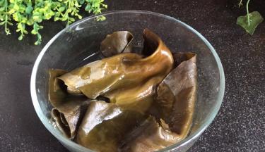 海带提前泡发，洗净沥水