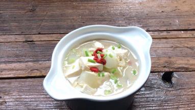 出锅后撒上葱花和枸杞