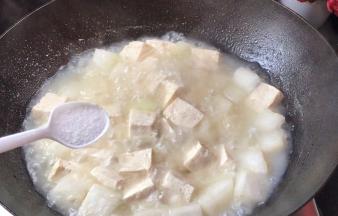 15分钟后加盐搅匀