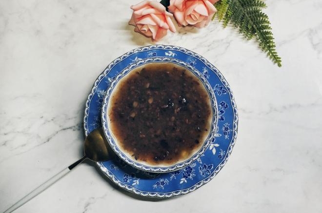 八宝米桃胶皂角米糖水