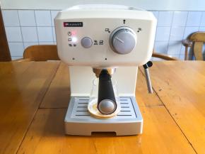 用咖啡机取咖啡液，冷却后备用