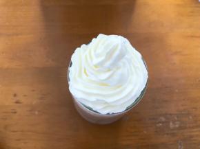 装入裱花袋，挤在表面即可