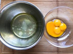 蛋白和蛋黄分离，蛋白盆中应无油无水无蛋黄