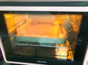 放入预热好的烤箱170度20分钟，上下火