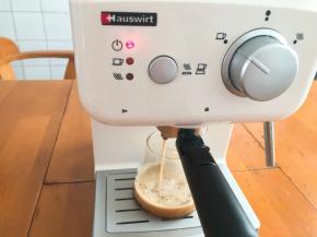 取咖啡液，冷却后放入冰箱冷藏两小时