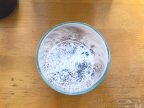 倒入冷藏后的纯牛奶