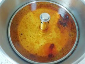 加入开水(可以适量放点盐)。