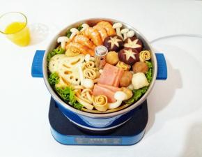 臻米智能升降火锅最大的特色就是它的升降功能，轻轻按一下上升/下降按键，火锅里面的提篮就会缓缓升起，食材全部呈现在眼前。