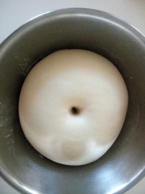 发酵到2倍大，戳洞不回缩即可