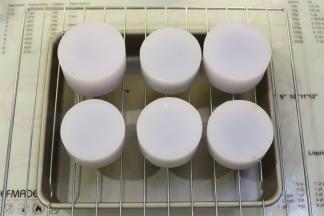 倒扣在晾架上，放入冰箱冷藏备用。