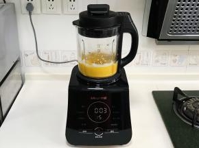 启动破壁机搅打功能。