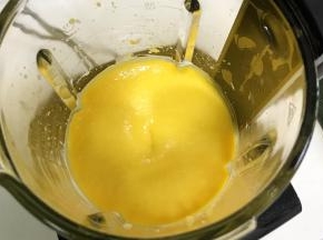 搅打至细腻均匀即可。