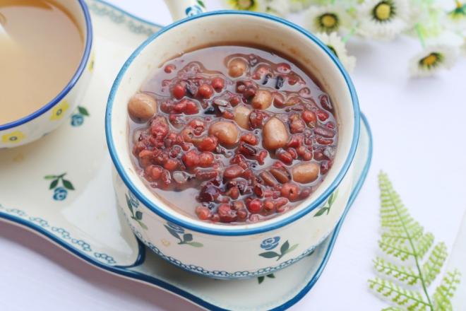 奶香红豆薏米杂粮粥