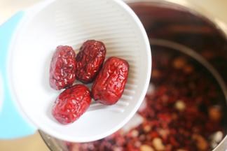 加入红枣。