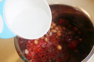 加四碗水。开启煲粥模式。