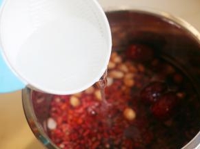 加四碗水。开启煲粥模式。