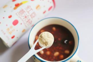 出锅放温加两勺薏米粉。