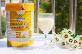 牛奶提前泡好。