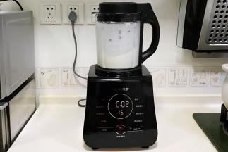 启动破壁机搅打功能，5档速度，时间5秒。