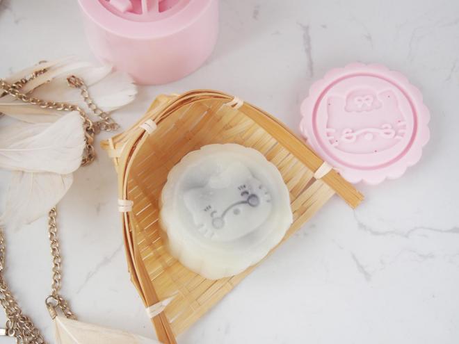 豆沙藜麦冰皮月饼