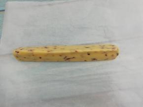 然后再整理成三角形，放入冰箱冷冻30分钟左右