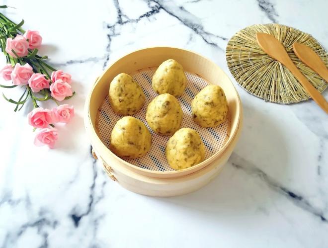 玉米粉槐花窝窝头