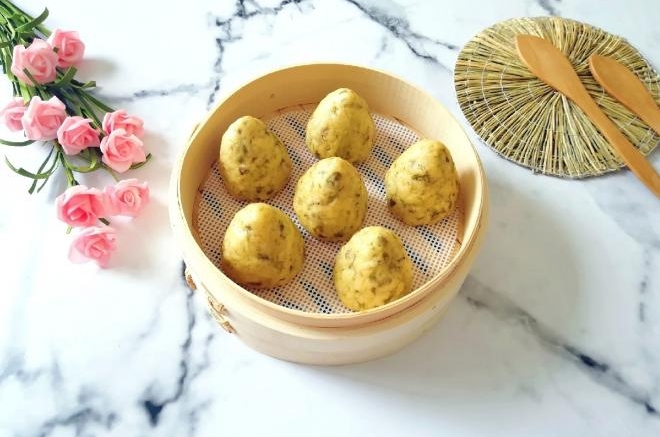 玉米粉槐花窝窝头